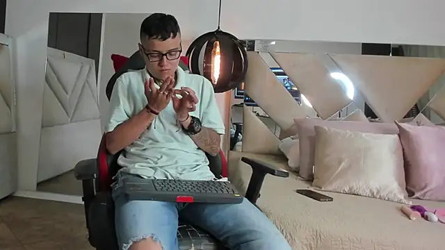 YeiiScoot online show from February 1, 2025, 3:08 am