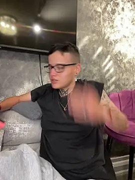 YeiiScoot online show from February 8, 2025, 9:13 am