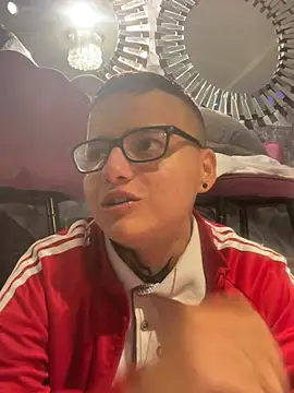 YeiiScoot online show from February 6, 2025, 2:44 am