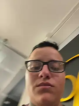 YeiiScoot online show from February 1, 2025, 9:43 am