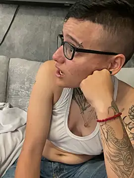 YeiiScoot online show from February 5, 2025, 5:52 am