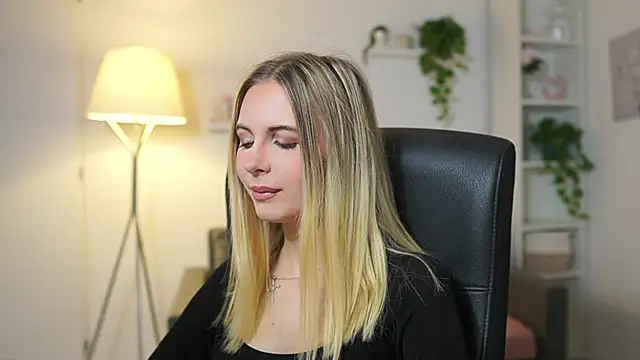 catecrago  online show from December 17, 2025, 9:14 am