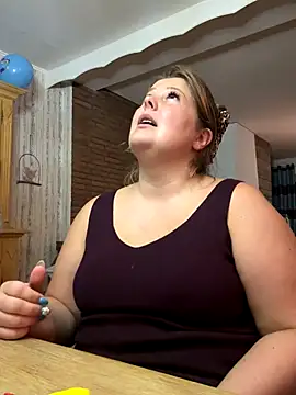 Snapshot of Lars-Lola chatting on October 27, 2025, 5:36 pm Lars-Lola online show from October 27, 2025, 5:36 pm