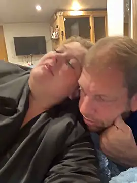 Snapshot of Lars-Lola chatting on October 29, 2025, 6:56 am Lars-Lola online show from October 29, 2025, 6:56 am