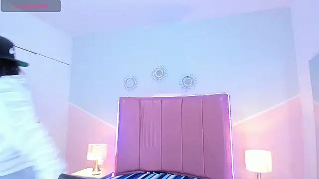 Liiam smith  online show from October 25, 2025, 12:39 pm