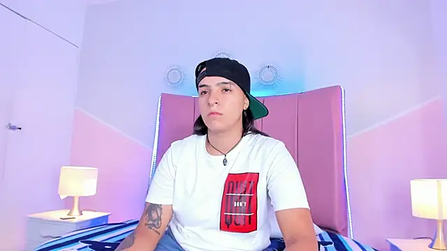 Liiam smith  online show from September 27, 2025, 1:06 pm