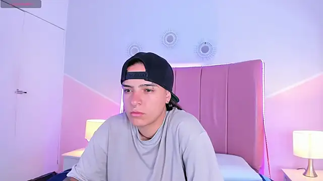 Liiam smith  online show from September 29, 2025, 1:17 pm