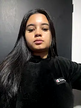 Snapshot of _Emma_whiitee_ chatting on October 28, 2025, 12:15 pm Emma whiitee online show from October 28, 2025, 12:15 pm