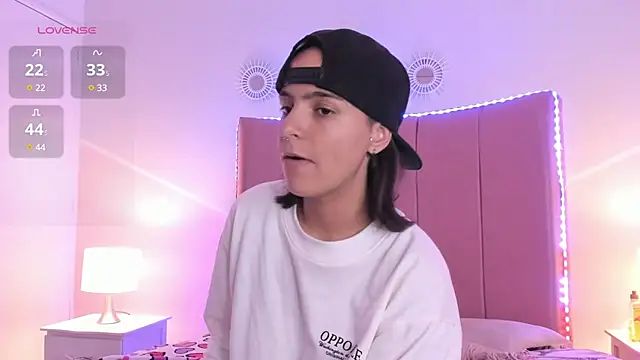  Emma whiitee  online show from March 9, 2025, 4:22 pm