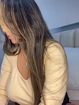 lovelyrosee  online show from February 9, 2025, 5:50 am