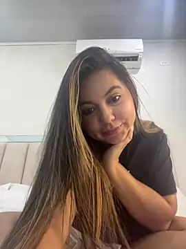 lovelyrosee  online show from February 21, 2025, 12:05 am