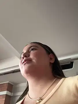 lovelyrosee  online show from February 22, 2025, 8:07 am