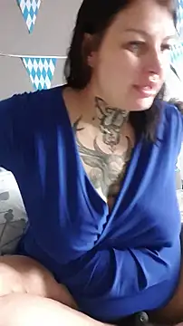 Snapshot of CannabisQueenn chatting on September 30, 2025, 7:25 am CannabisQueenn online show from September 30, 2025, 7:25 am