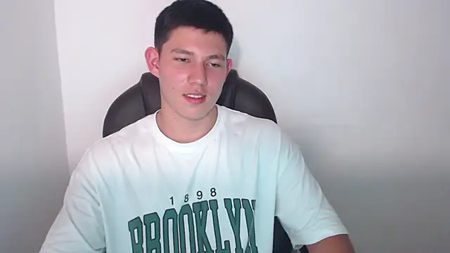 JamesCr  online show from February 26, 2025, 6:40 am