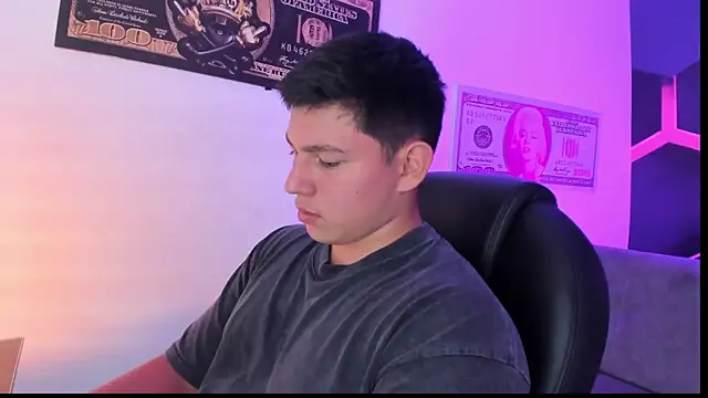 Snapshot of JamesCr_ chatting on September 28, 2025, 3:02 am JamesCr  online show from September 28, 2025, 3:02 am