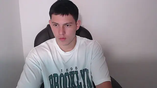 JamesCr  online show from February 26, 2025, 9:44 am