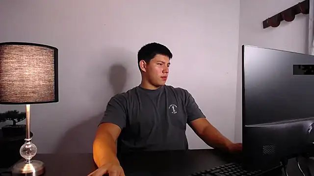 Snapshot of JamesCr_ chatting on October 2, 2025, 3:32 am JamesCr  online show from October 2, 2025, 3:32 am