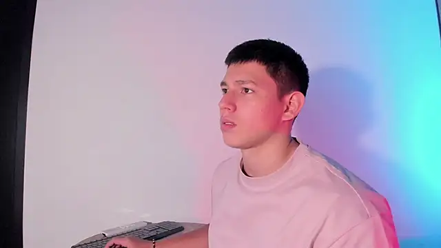 JamesCr  online show from February 27, 2025, 2:21 pm