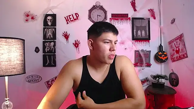 Snapshot of JamesCr_ chatting on October 28, 2025, 11:14 pm JamesCr  online show from October 28, 2025, 11:14 pm