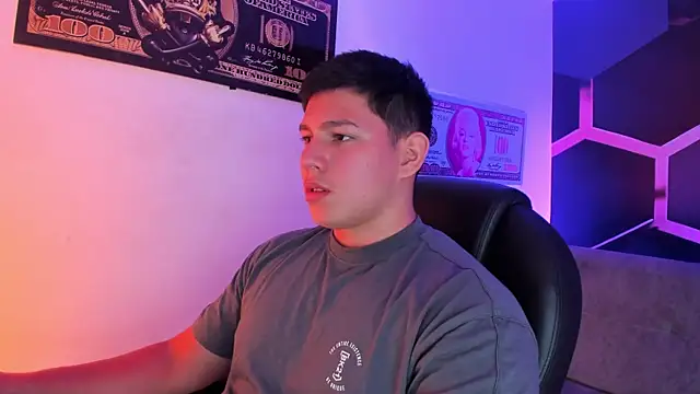 Snapshot of JamesCr_ chatting on September 27, 2025, 3:23 am JamesCr  online show from September 27, 2025, 3:23 am