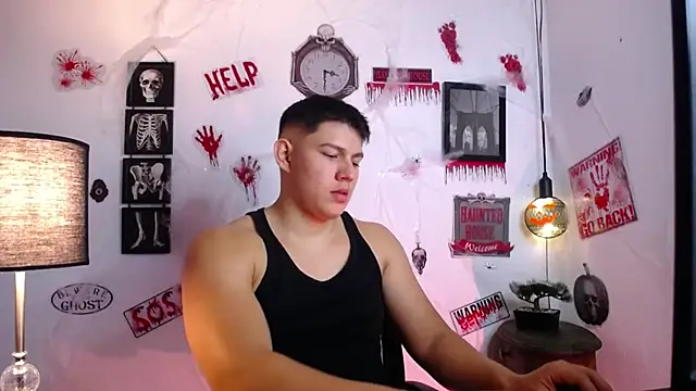 Snapshot of JamesCr_ chatting on October 26, 2025, 1:28 am JamesCr  online show from October 26, 2025, 1:28 am