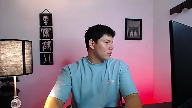 Snapshot of JamesCr_ chatting on October 21, 2025, 2:22 am JamesCr  online show from October 21, 2025, 2:22 am