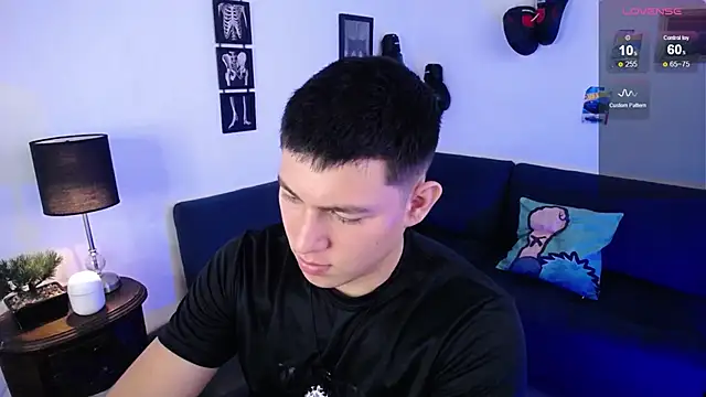 JamesCr  online show from April 24, 2026, 1:13 pm