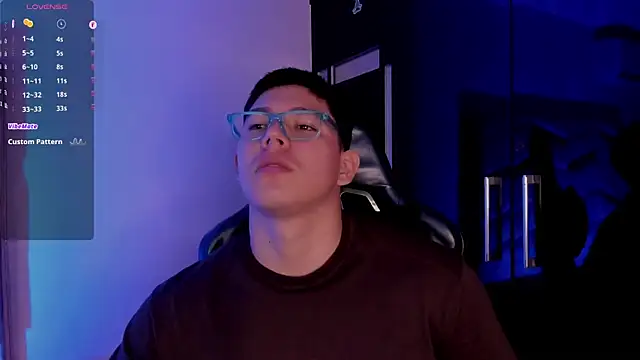 Snapshot of JamesCr_ chatting on September 19, 2025, 12:20 pm JamesCr  online show from September 19, 2025, 12:20 pm