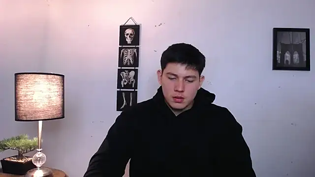 JamesCr  online show from November 22, 2025, 1:48 am