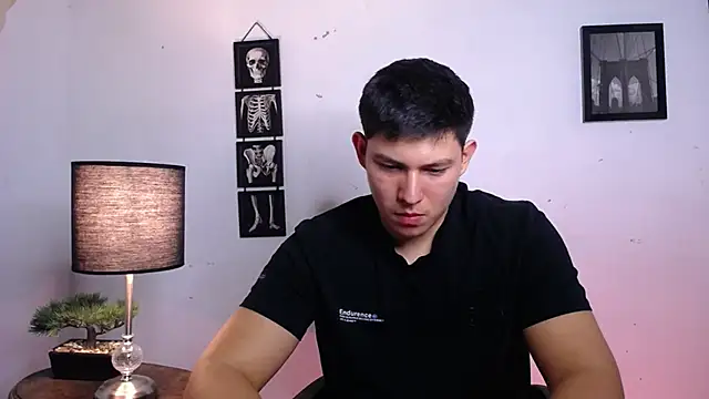 JamesCr  online show from November 13, 2025, 11:08 pm