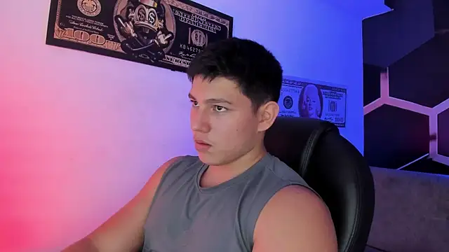 Snapshot of JamesCr_ chatting on September 30, 2025, 3:01 am JamesCr  online show from September 30, 2025, 3:01 am