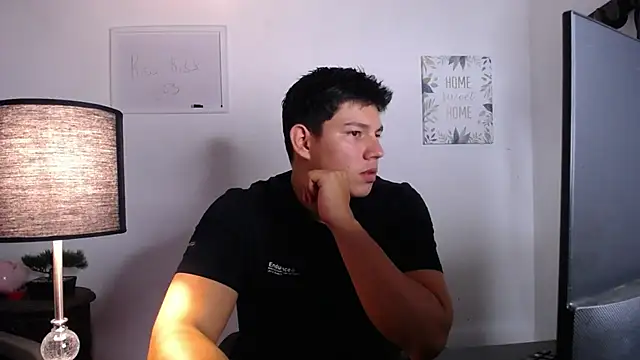 Snapshot of JamesCr_ chatting on October 14, 2025, 1:06 am JamesCr  online show from October 14, 2025, 1:06 am