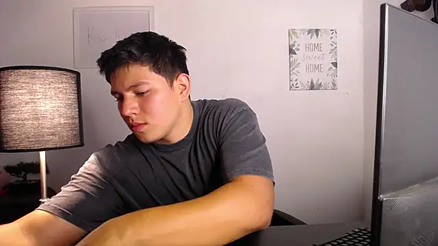 Snapshot of JamesCr_ chatting on October 11, 2025, 11:06 pm JamesCr  online show from October 11, 2025, 11:06 pm