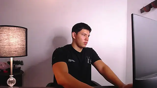 Snapshot of JamesCr_ chatting on October 3, 2025, 3:09 am JamesCr  online show from October 3, 2025, 3:09 am