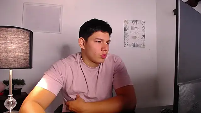 Snapshot of JamesCr_ chatting on October 7, 2025, 11:00 am JamesCr  online show from October 7, 2025, 11:00 am