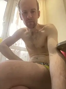 LynnAhNight online show from March 22, 2026, 5:32 am