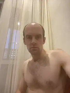 LynnAhNight online show from October 1, 2025, 3:11 am