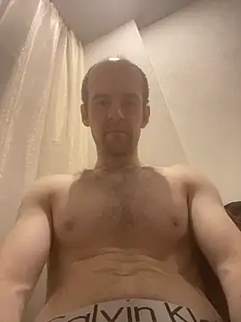 LynnAhNight online show from October 16, 2025, 3:26 am