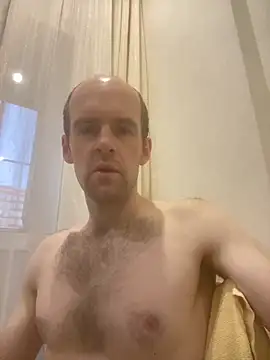 LynnAhNight online show from September 24, 2025, 3:13 am