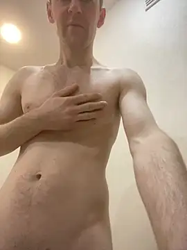 Snapshot of LynnAhNight chatting on February 4, 2026, 3:23 am LynnAhNight online show from February 4, 2026, 3:23 am