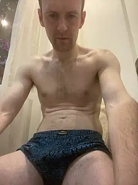 Snapshot of LynnAhNight chatting on February 6, 2026, 3:02 am LynnAhNight online show from February 6, 2026, 3:02 am