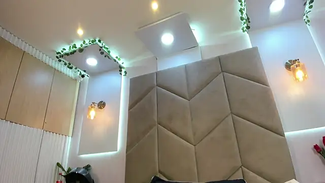 AzunaStar online show from December 19, 2025, 9:39 pm