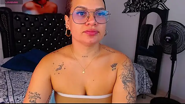 Snapshot of Taliana36 chatting on October 24, 2025, 12:26 pm Taliana36 online show from October 24, 2025, 12:26 pm