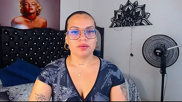 Snapshot of Taliana36 chatting on October 29, 2025, 12:04 pm Taliana36 online show from October 29, 2025, 12:04 pm