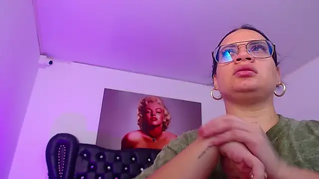 Snapshot of Taliana36 chatting on February 3, 2025, 12:57 pm Taliana36 online show from February 3, 2025, 12:57 pm