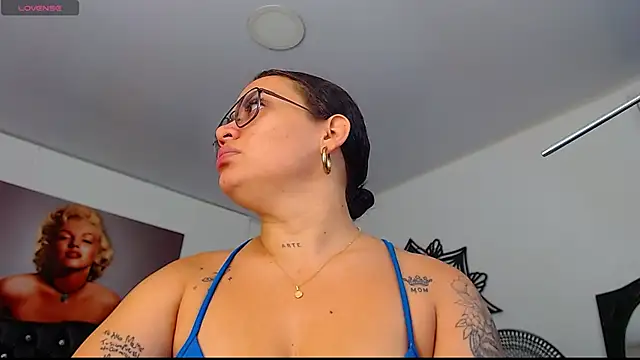 Snapshot of Taliana36 chatting on October 23, 2025, 12:26 pm Taliana36 online show from October 23, 2025, 12:26 pm