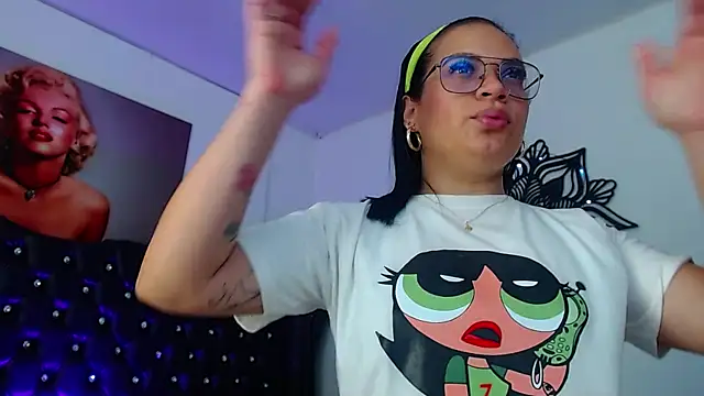 Snapshot of Taliana36 chatting on February 14, 2025, 1:29 pm Taliana36 online show from February 14, 2025, 1:29 pm