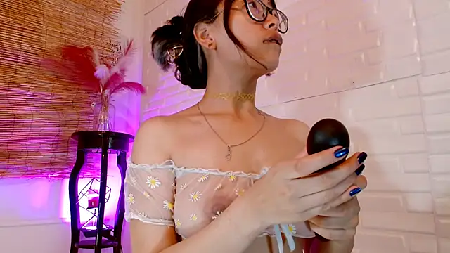 Luna 7 777 online show from November 14, 2025, 5:33 am