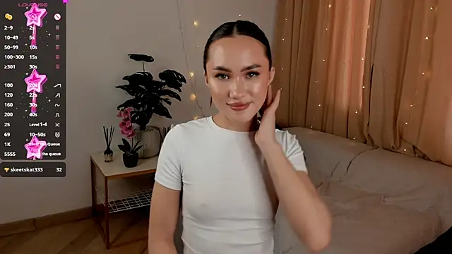 ElwineDevon online show from February 23, 2025, 1:10 pm