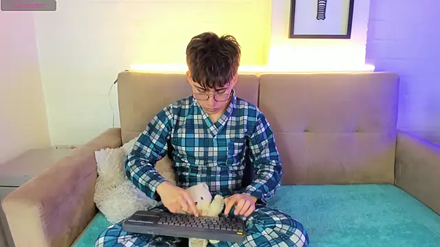 PepperTwink online show from February 26, 2025, 1:00 pm
